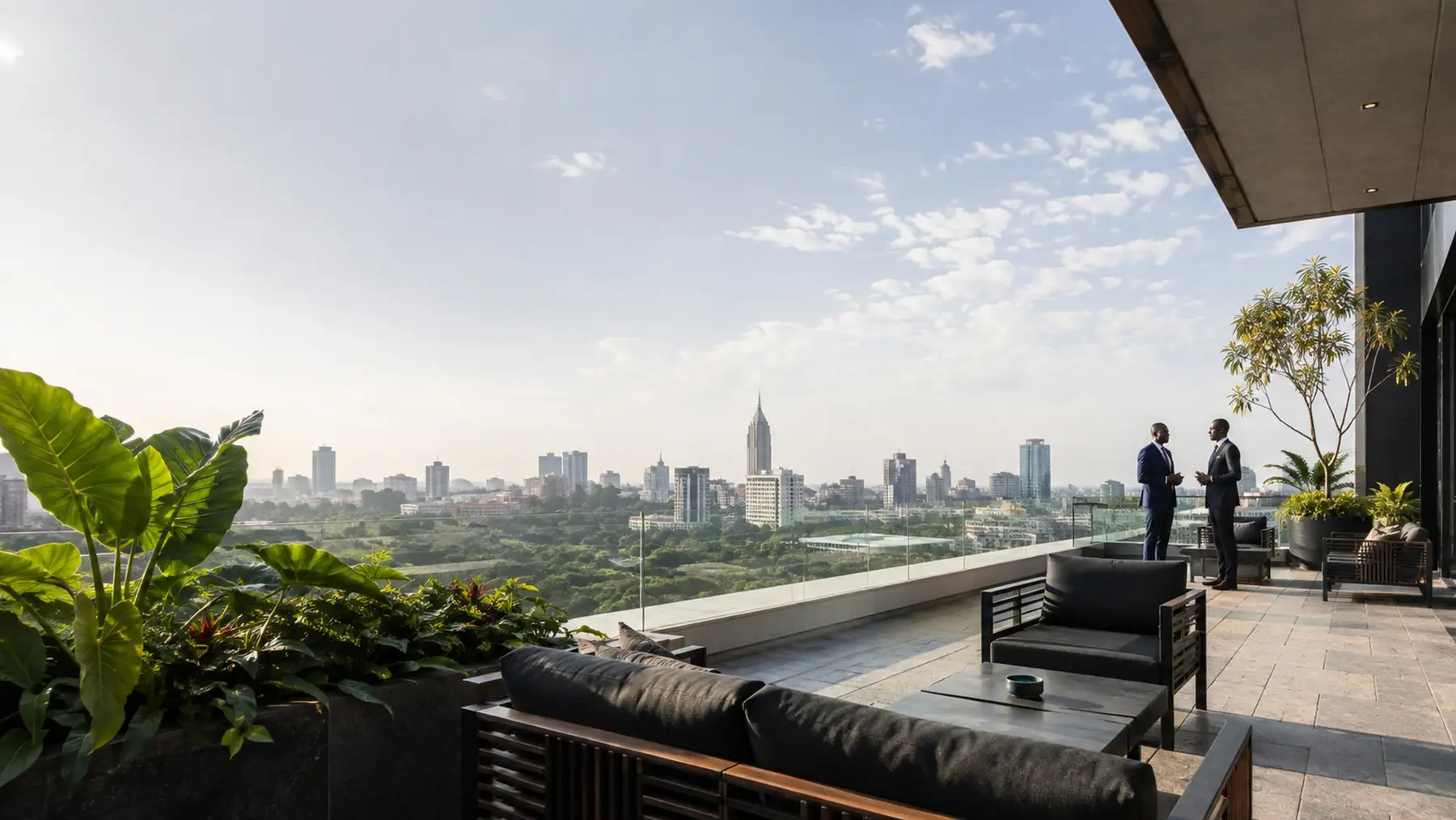 Terrasse exécutive surplombant une ville africaine